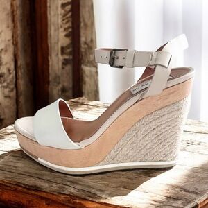 Lanvin Wooden Espadrille Wedge
Sandals Size 40